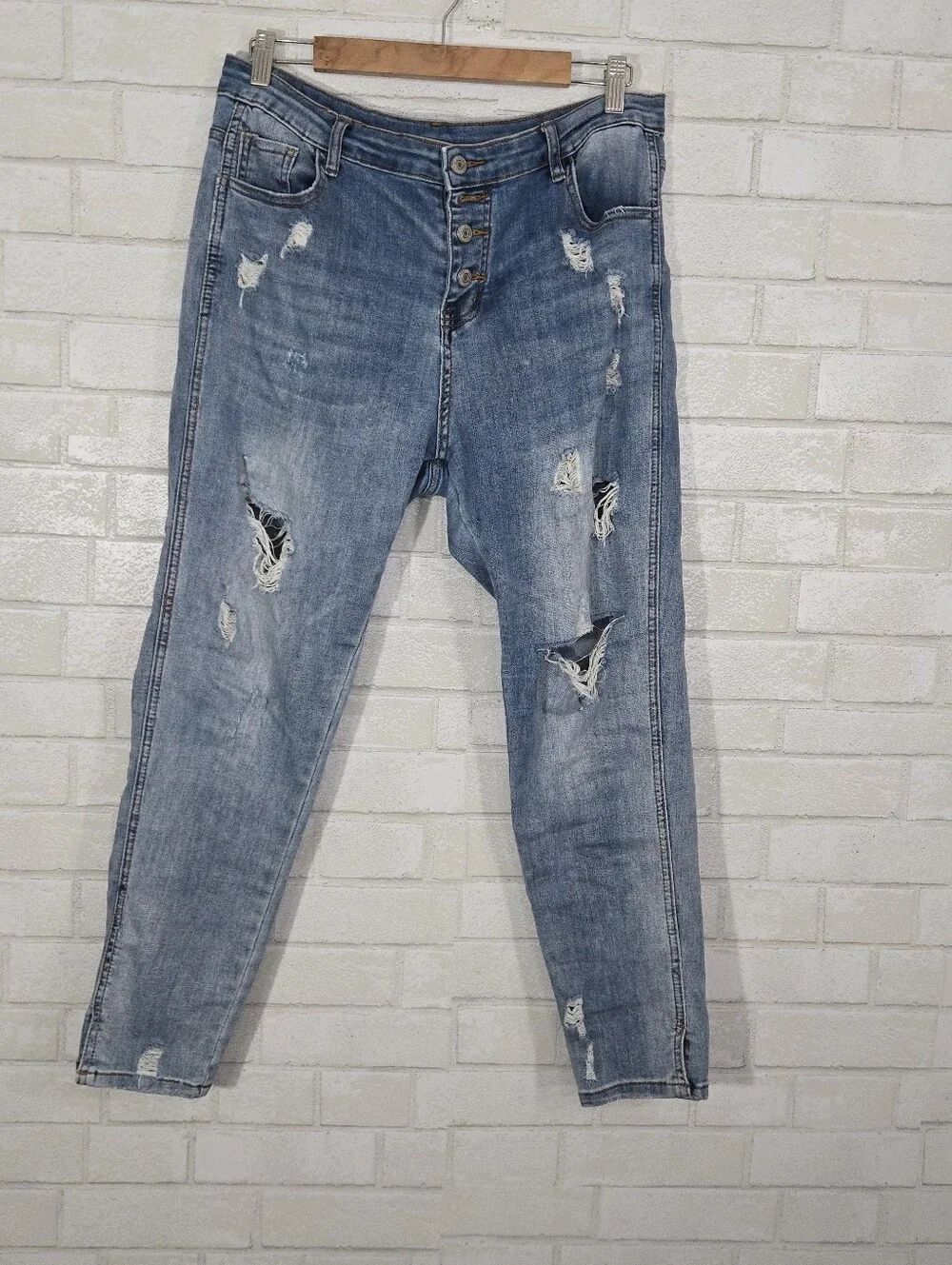 comfy distressed skinny jeans